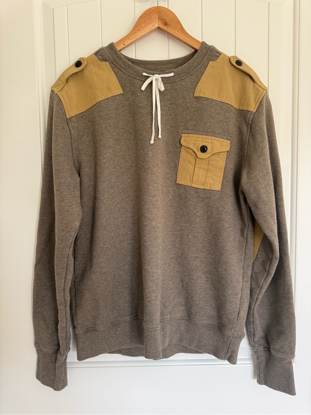 J. Peterman Large Commando Utility Sweatshirt Shoulder Patch Crewneck Grey
